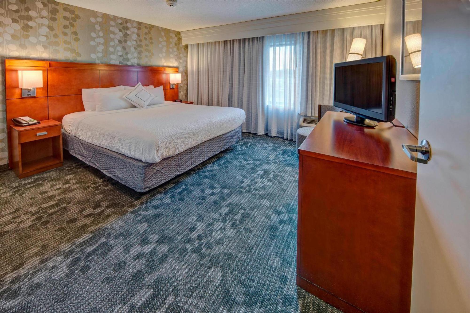 Courtyard By Marriott Alexandria Exterior foto