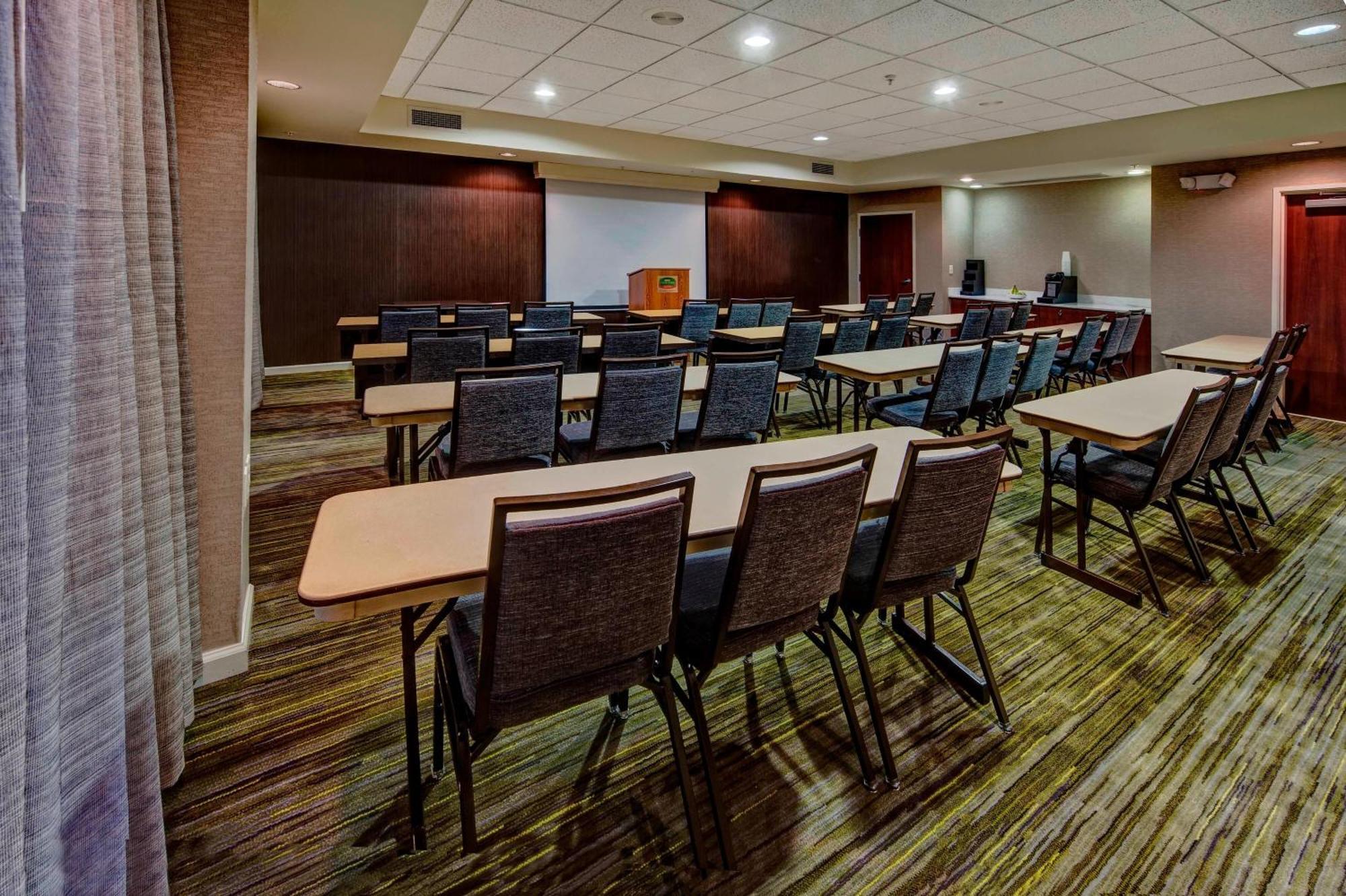 Courtyard By Marriott Alexandria Exterior foto