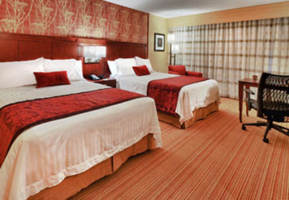 Courtyard By Marriott Alexandria Quarto foto