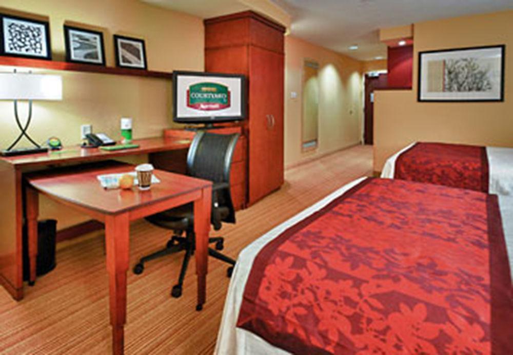 Courtyard By Marriott Alexandria Quarto foto