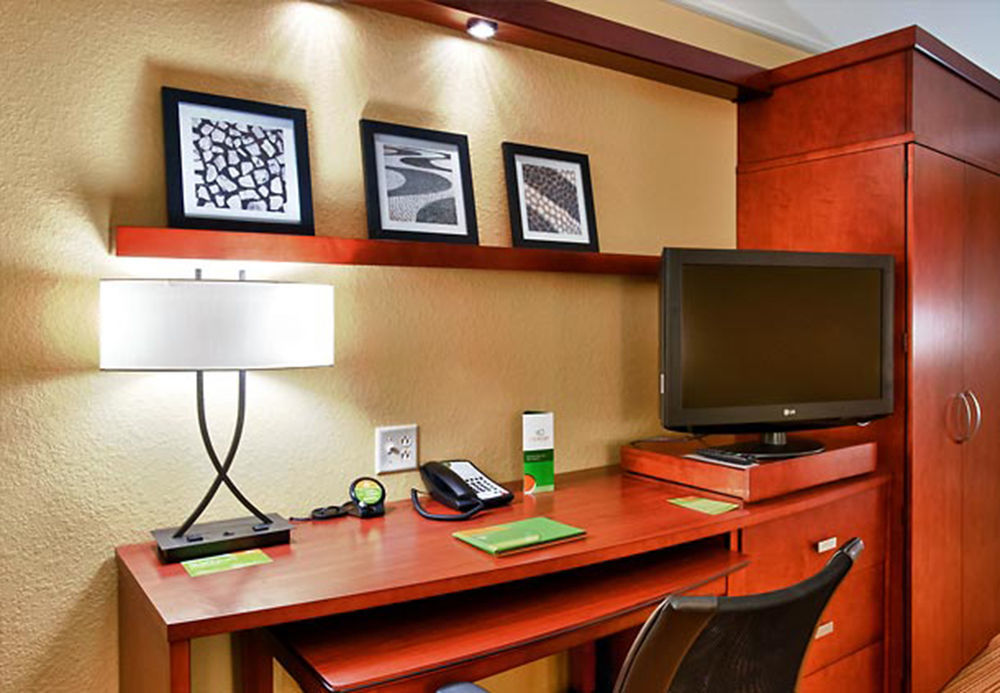 Courtyard By Marriott Alexandria Exterior foto