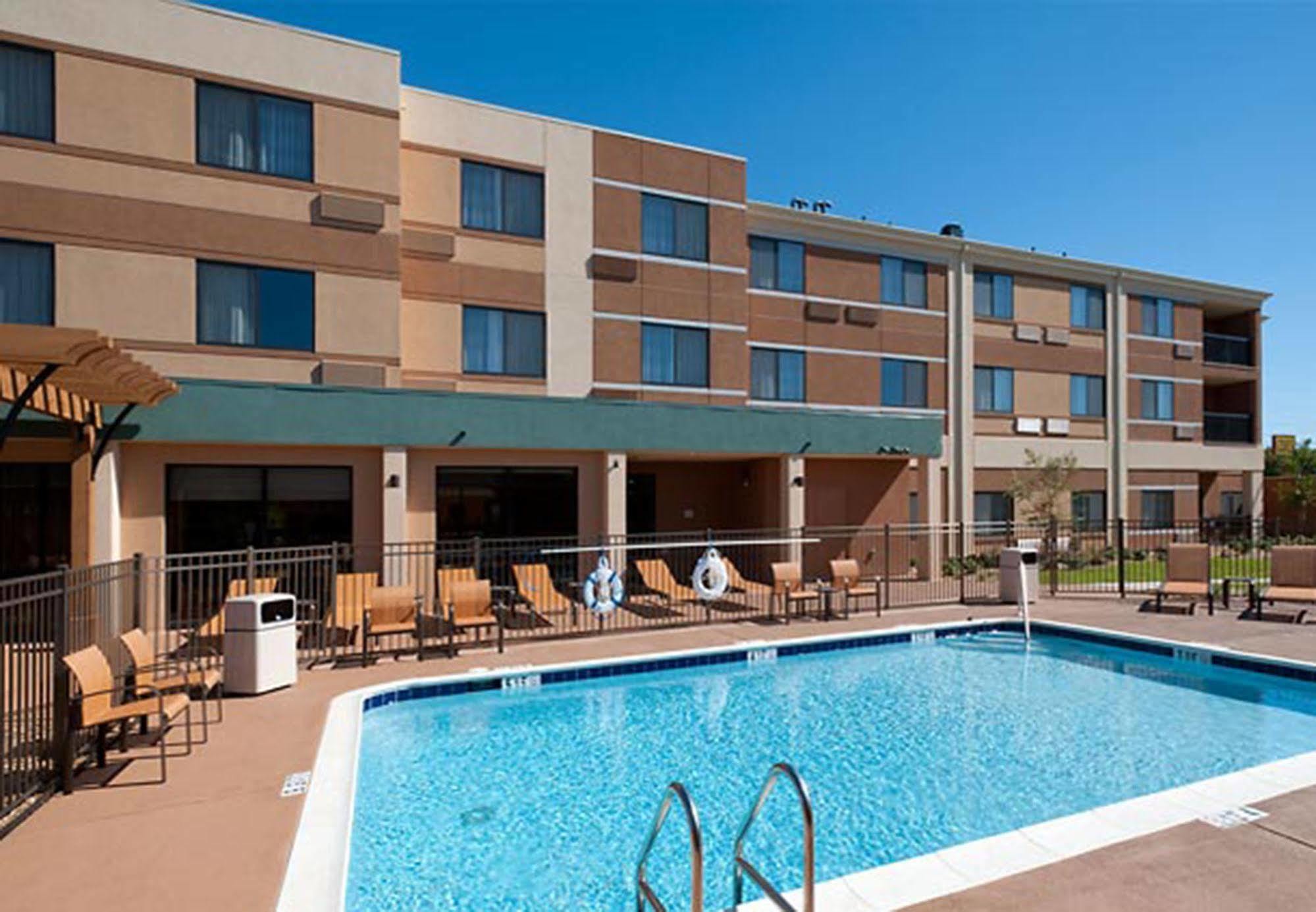 Courtyard By Marriott Alexandria Exterior foto